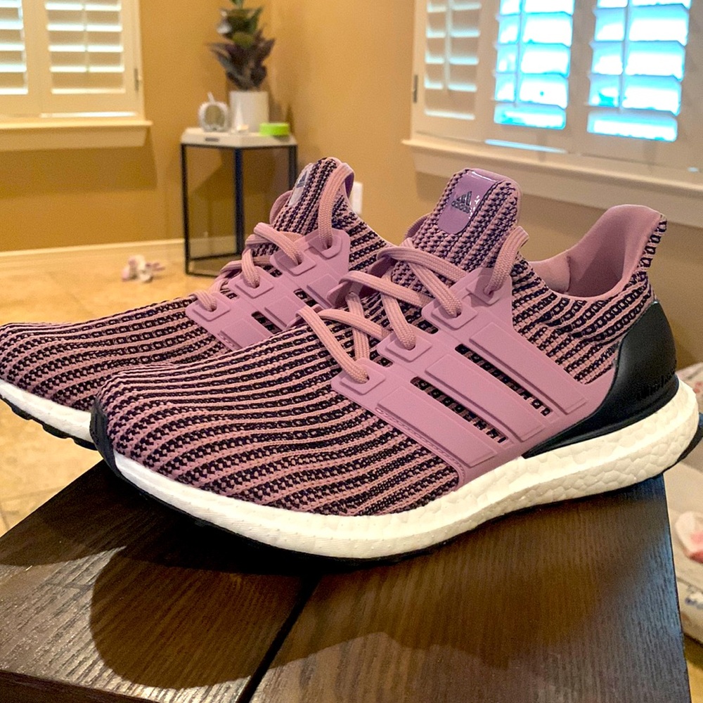 Woman’s Adidas ULTRABOOST DNA